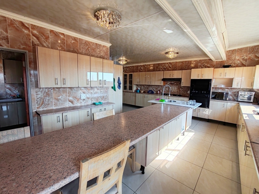 5 Bedroom Property for Sale in Grimbeeck Park North West